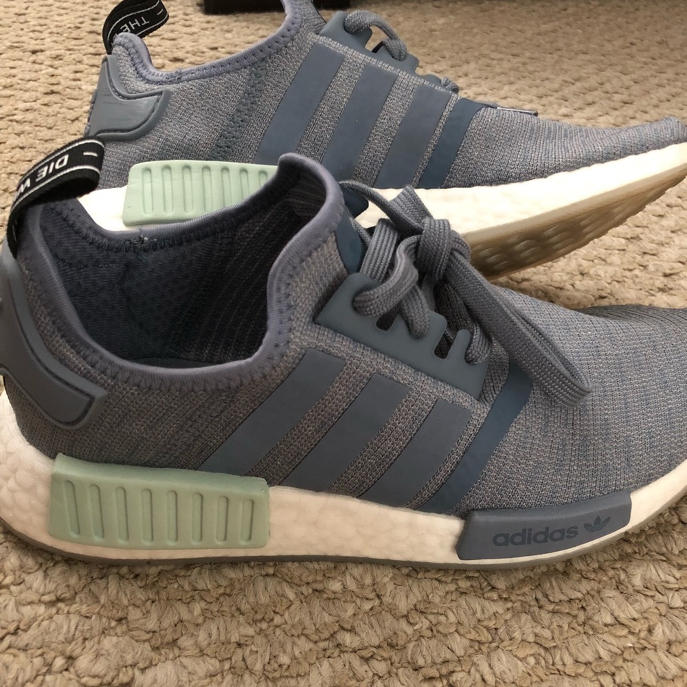 Women’s Adidas NMD R1 - Picture 4 of 7